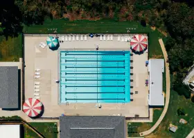 Aplicação de Filme Bolha na Cobertura de Piscinas