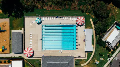 Bubble Film Application in Swimming Pool Covering