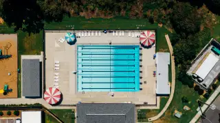 Applicazione della film a bolle nella copertura delle piscine