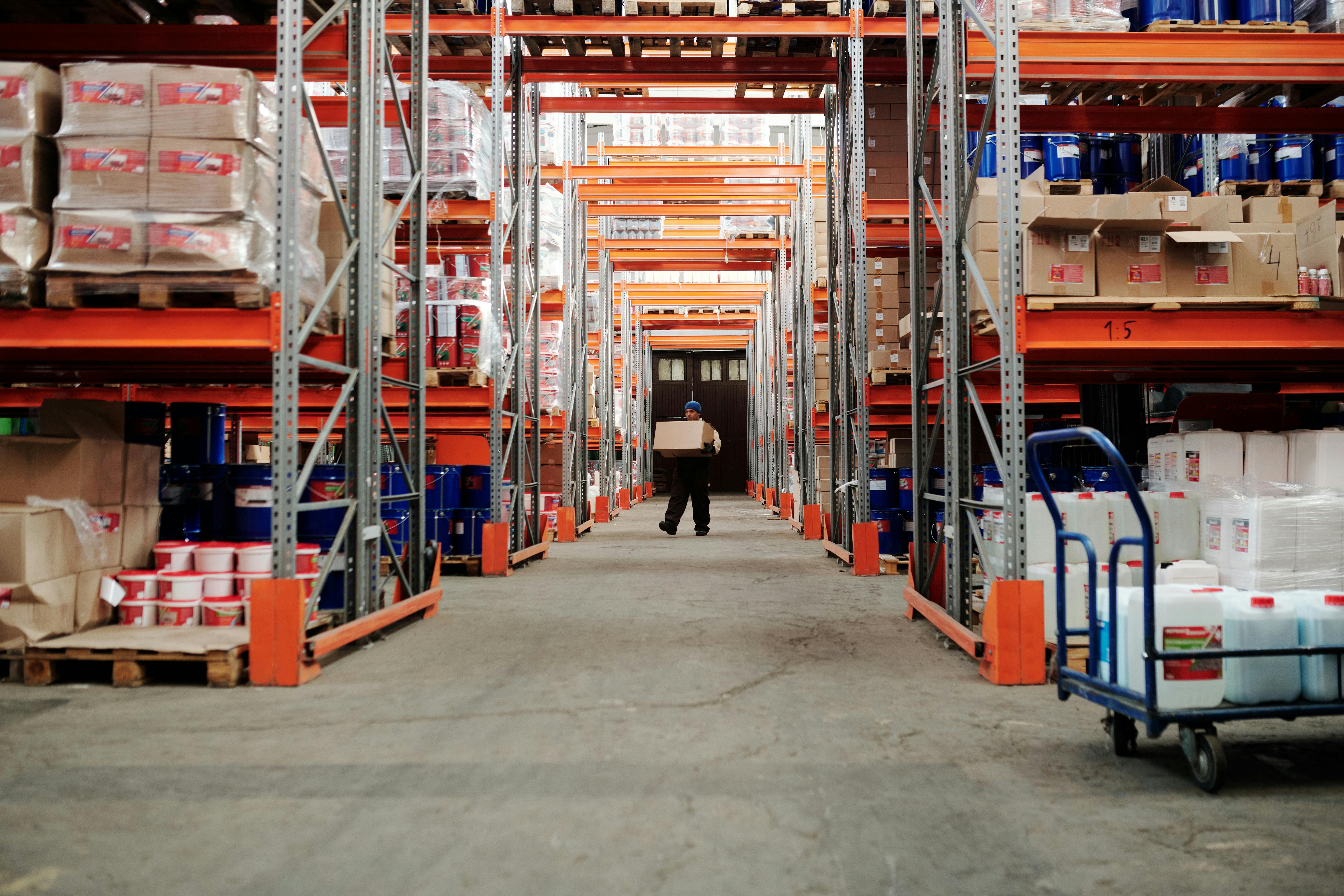 The Role of Stretch Wrap in Warehousing and Packaging