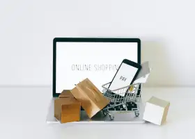 Applicazioni della macchina per la produzione di film estensibile nel settore dell'e-commerce