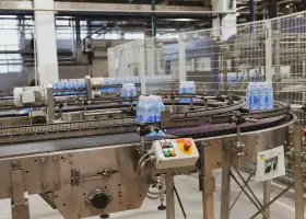 半自動伸縮膜生產線在小型食品企業中的應用