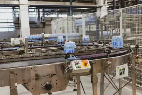 半自動伸縮膜生產線在小型食品企業中的應用