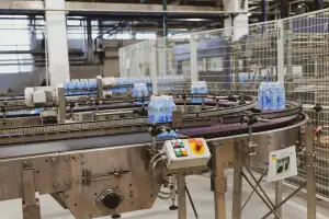 Application de la Ligne de production de film étirable semi automatique dans les petites entreprises alimentaires