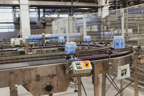 半自動伸縮膜生產線在小型食品企業中的應用