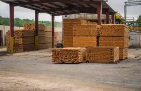 Application De La Ligne De Production De Film Étirable À 3 Couches Dans L'emballage Des Panneaux