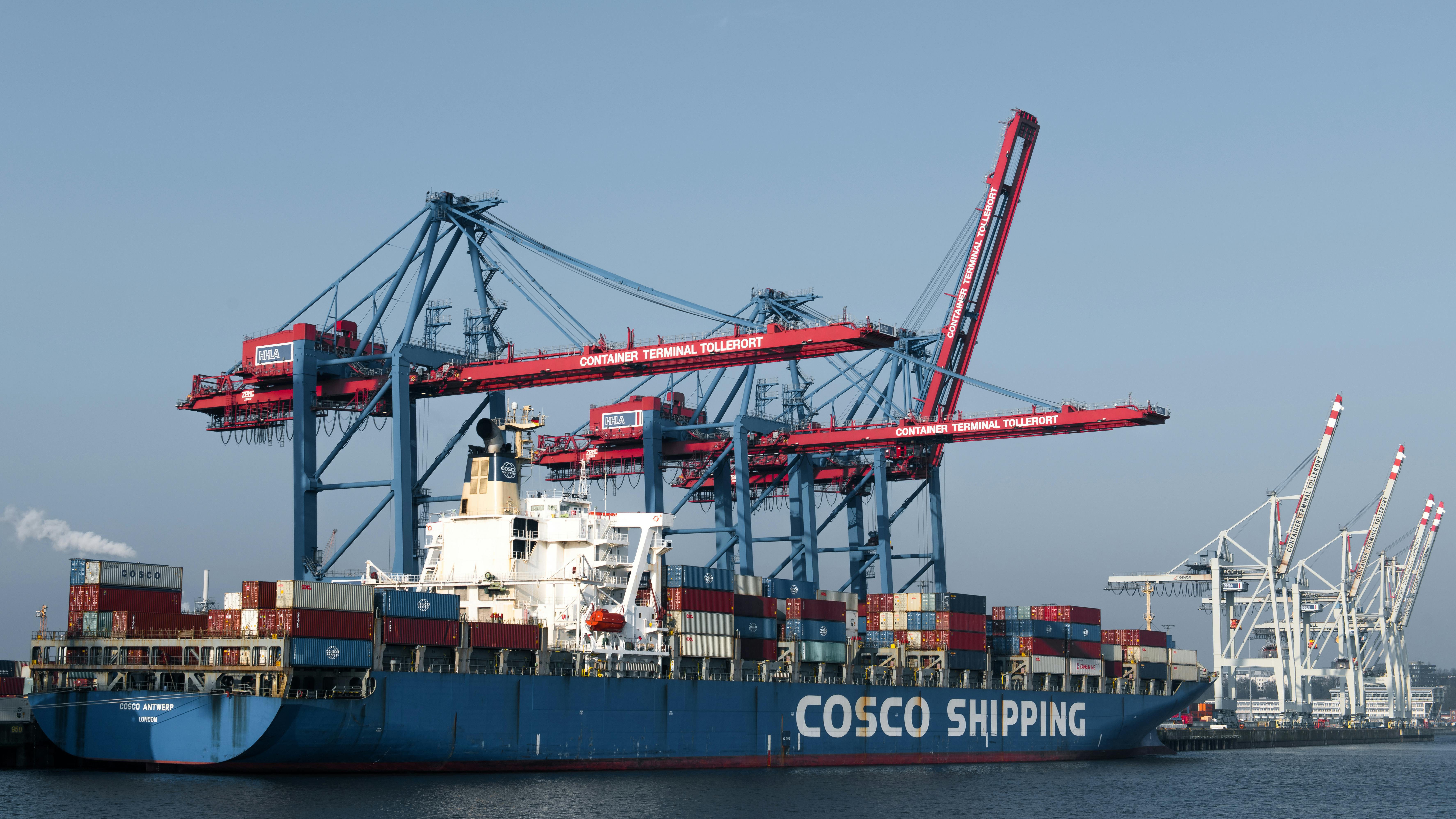 Aplicação da Linha de produção de filme stretch de 3 camadas na fixação de cargas para transporte marítimo