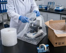 Impianto per Produzione Film a Bolle per Imballaggio da Laboratorio: Soluzioni in PLA Biodegradabile per Vetreria Fragile e Protezione Campioni