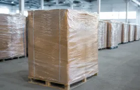 Aplikasi Lini Produksi Stretch Film dalam Perlindungan Kargo Penyimpanan Gudang Jangka Panjang